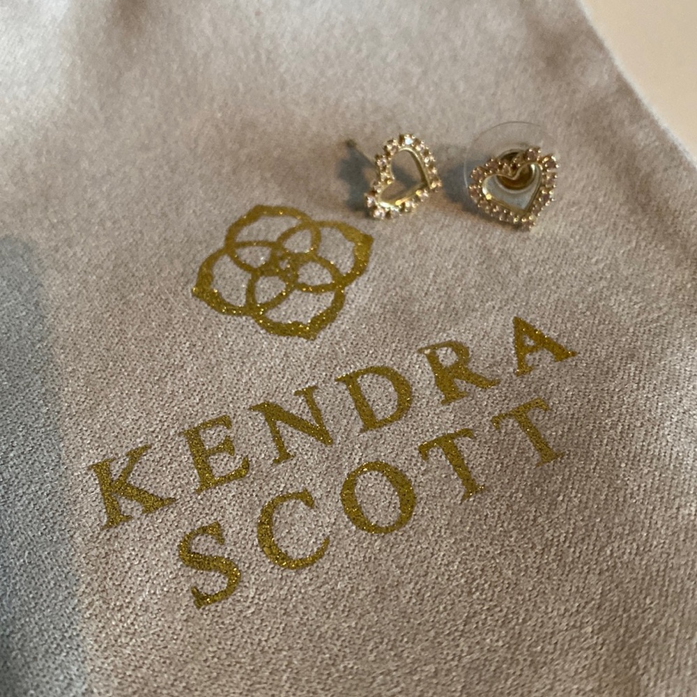 Ari Heart Good Stud Earrings in White Crystal